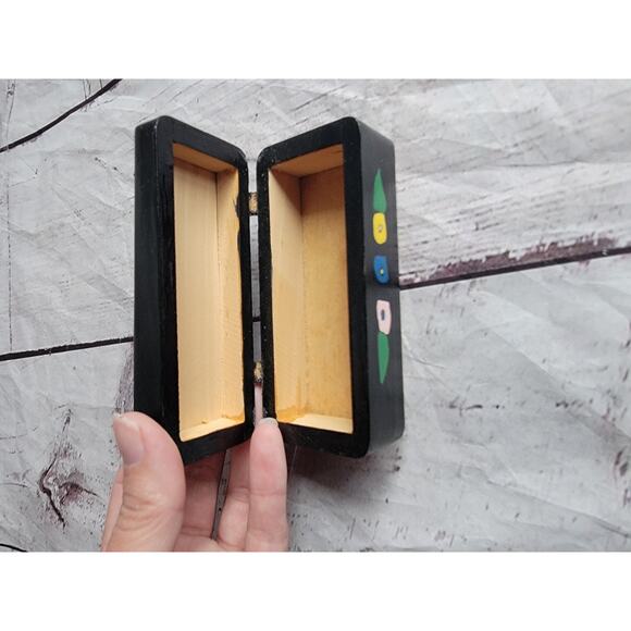 Wooden Hand Painted Trinket Box With Parrot, Flowers & Leaves Design 4in x 1in - Picture 6 of 9